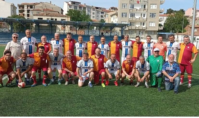 Geliboluspor ve Galatasaray Lisesi Veteranları Arasında Dostluk Maçı: Kazanan Yine Dostluk Oldu