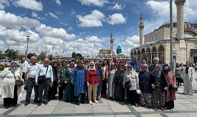 Jülide İskenderoğlu'ndan Konya'da Mevlana Müzesi'ne ziyaret