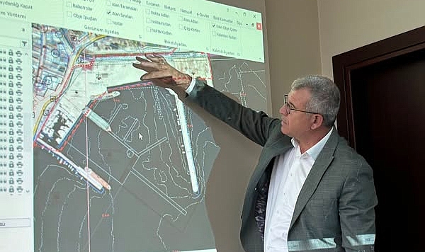 Karabiga Belediye Başkanı Ahmet Elbi liman projesini masaya yatırdı