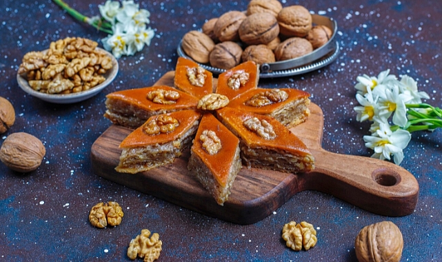 Klasik Cevizli Ev Baklavası Tarifi
