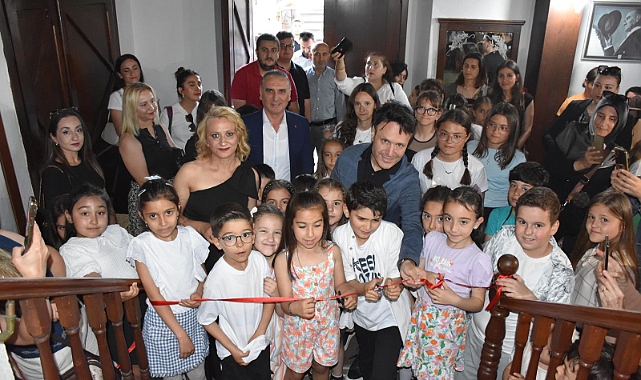 Minik ressamların renkli dünyası Atatürk Kültür Merkezi’nde sergilendi
