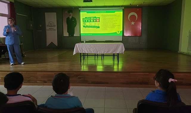 Öğrencilere geri dönüşüm eğitimi