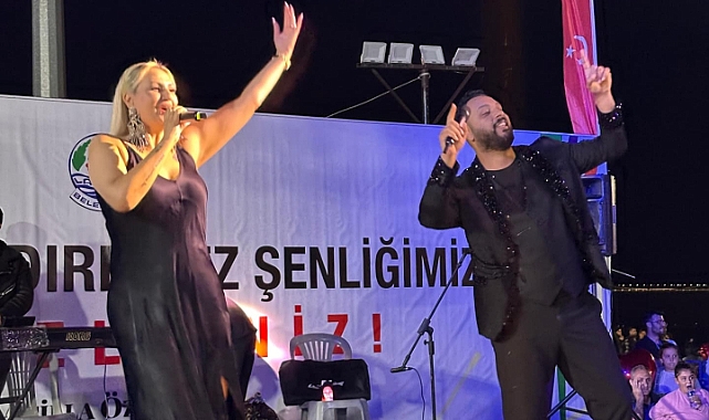 Romantik Erhan Lapseki'de sahne aldı