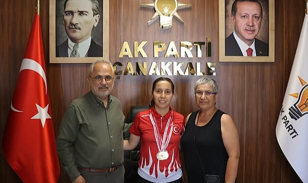 Şevin Şentuna'dan AK Parti Çanakkale İl Başkanlığı'na ziyaret
