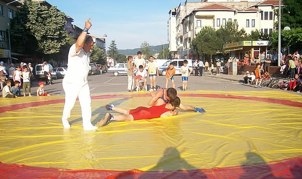 Şuayip Odabaşı’ndan Yenice Minder Güreşlerine Dair Nostaljik Paylaşım