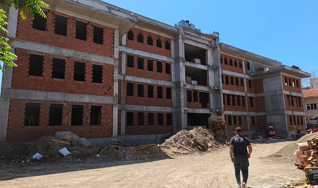 Yapımı 5 yıl boyunca duran Çanakkale Merkez İmam Hatip Lisesi inşaatında çalışmalar yeniden başladı