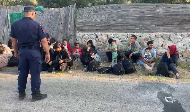 Ayvacık’ta 30 kaçak göçmen yakalandı: aralarında 12 çocuk bulunuyor