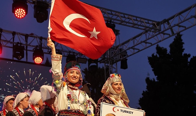 Ayvalık’ta Kültürlerin Dansı
