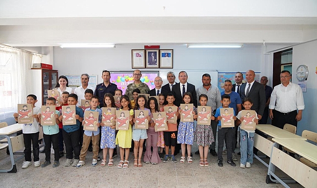 Ayvalık'ta öğrencilerin karne coşkusu