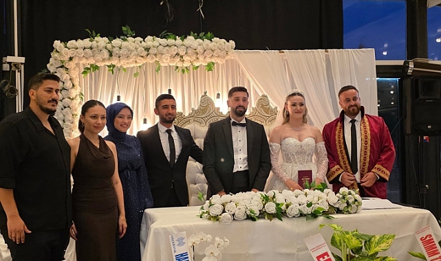 Başkan Vekili Murat Akpolat, genç çiftin nikahını kıydı