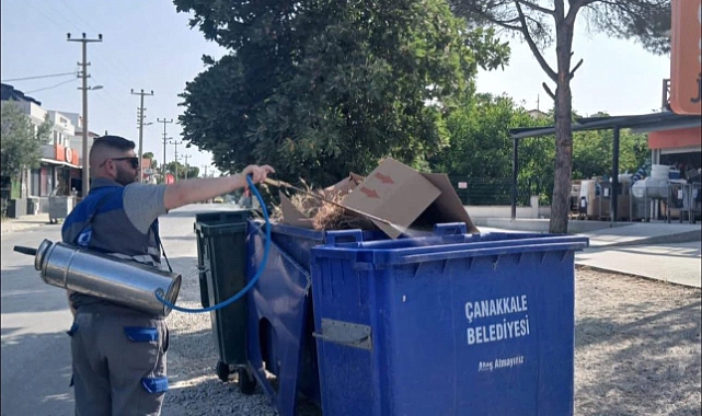 Çanakkale Belediyesi Bayramda da Temizlik Çalışmalarına Devam Ediyor