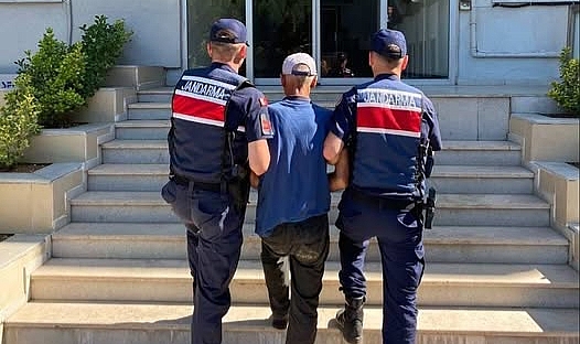 Çanakkale'de biçerdöverden kaynaklanan yangın korkuttu 1 kişi gözaltına alındı