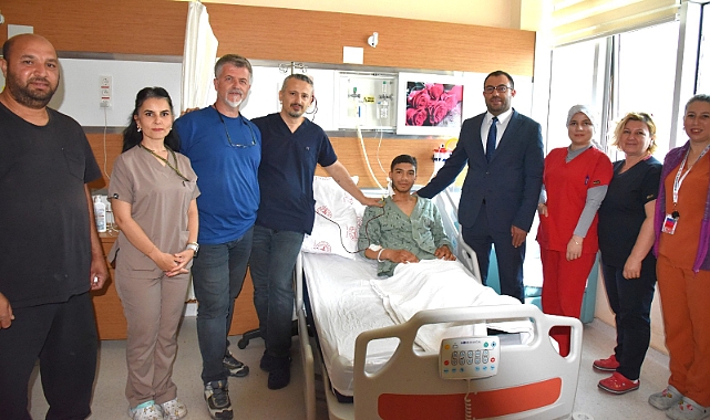 Çanakkale'de ilk kez yapılan ameliyatla 15 yaşındaki çocuğun kalbindeki delik kapatıldı