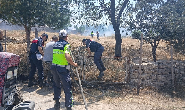 Çanakkale'de yangın yerleşim alanlarını tehdit ediyor