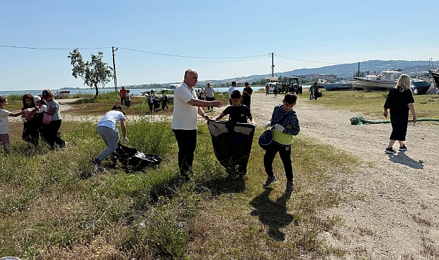 Çardak’ta Dünya Çevre Günü’nde Kum Adası temizlendi