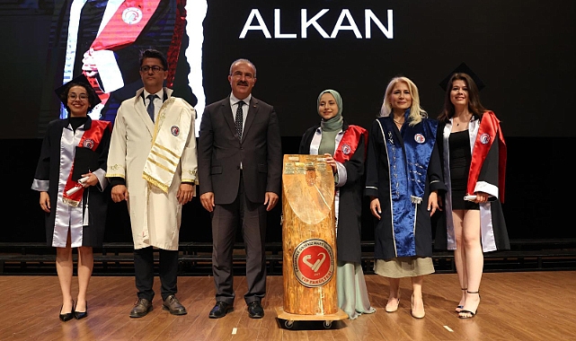 ÇOMÜ'de Geleceğin Doktorları Diplomalarını Aldı