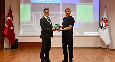 ÇOMÜ'de "Metaverse ve Yapay Zeka ile Gelecek" konulu söyleşi gerçekleştirildi