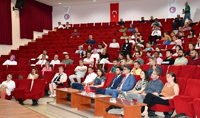 ÇOMÜ’de yapay zekâ farkındalığına büyük ilgi!