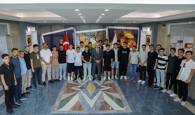 “Genç adımlarla Kampa-9” projesi kapsamında Elazığlı öğrencilerden Vali Toraman’a ziyaret