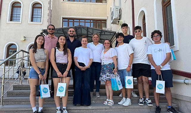 Grup Zamansız’a birincilik ödülü teslim edildi