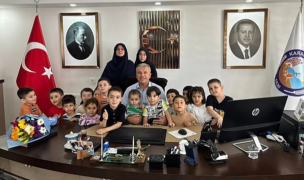 Karabiga Belediye Başkanı Ahmet Elbi, minik hafız adaylarını ağırladı