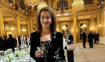 Şampanya köpüğüyle dinlenen First Lady Anna Vaçikovna Akobyan'ın Antalya günlüğü