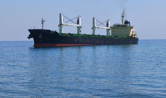 Tekirdağ’da Kuru Yük Gemisi Karaya Oturdu: Kurtarma Çalışmaları Başlatıldı