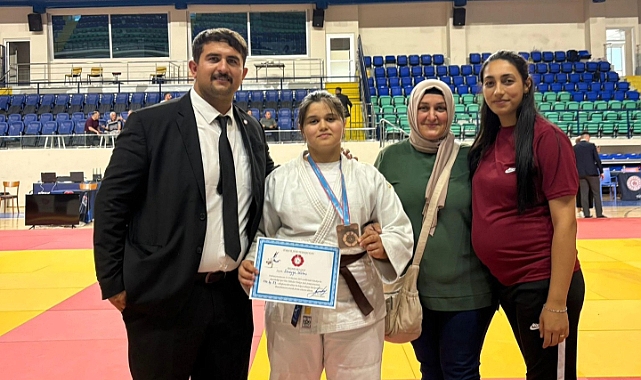 Yenicesporlu Sümeyye Işıktaş’tan Türkiye üçüncülüğü