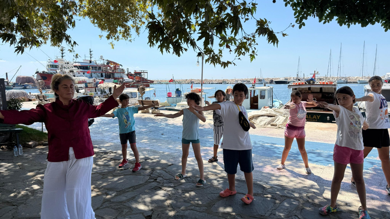 Çocuklar Küçükkuyu’da Tai Chi &amp; Qi Gong dersinde buluşuyor