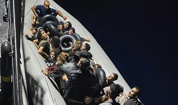 Ayvacık açıklarında 38 kaçak göçmen yakalandı