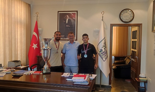 Başkan Acar'dan Feyzullah Aktürk'e Cumhuriyet Altını!