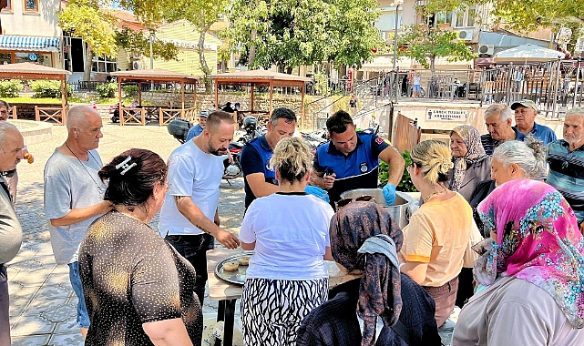 Bayramiç Belediyesi'nden aşure ikramı