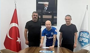 Bigaspor  Sağ Bekte Oğuzhan Kanmaz ile Devam Kararı Aldı