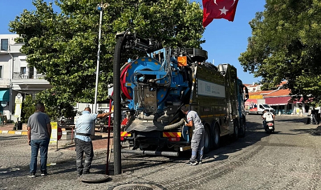 Bozcaada’da kanalizasyon hatlarında temizlik çalışması başladı