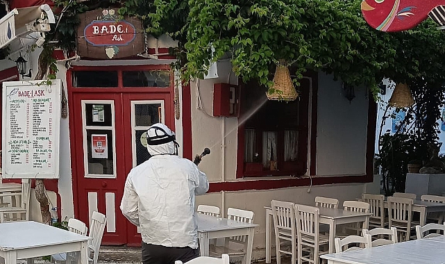 Bozcaada'da rutin ilaçlama devam ediyor