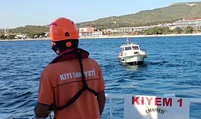 Çanakkale Açıklarında Sürüklenen Teknedeki 2 Kişi Kurtarıldı