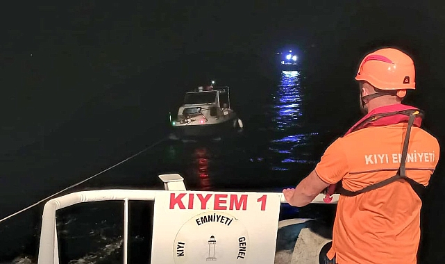 Çanakkale Boğazı'nda Dümen Arızası Yapan Tekne Kurtarıldı!