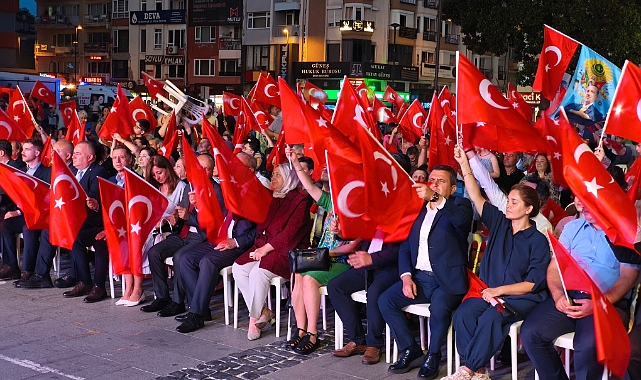 Çanakkale'de Vatandaşlar İskele'de Oluşturulan Demokrasi Meydanında Buluştu