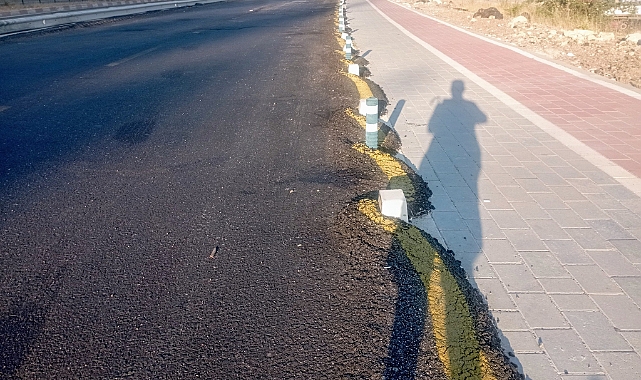 Çanakkale'de yüksek sıcaklardan asfalt eridi