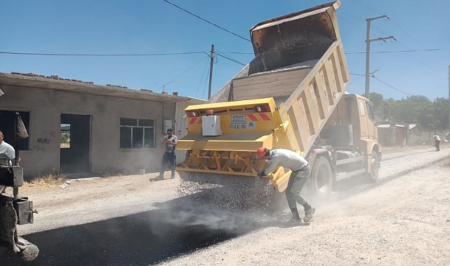 Çanakkale İl Özel İdaresi’nden Ezine’de yol çalışması