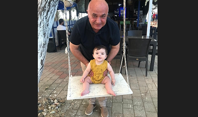 Dede torun salıncak keyfi