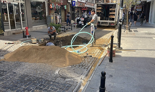 Değirmenlik Sokak’ta su borusu patlağı