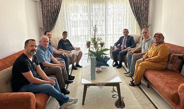 Gelibolu’nun Gururu: LGS Türkiye 1.si Semih Bakır’a Kaymakam Cihat Koç’tan Tebrik Ziyareti