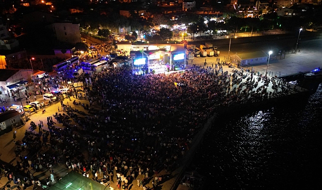 Karabiga’da 41. Priapos Deniz Festivali Rüzgarı Esti: Emre Fel ve Hüsnü Şenlendirici Unutulmaz Bir Gece yaşattı