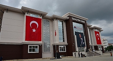 Özgür Ceylan'dan tepki: "Biga'nın eğitimine darbe vuruyorsunuz"