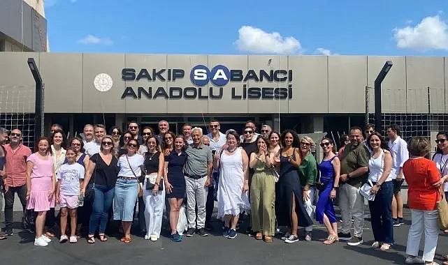 Sakıp Sabancı Anadolu Lisesi mezunları 25 yıl sonra aynı masada