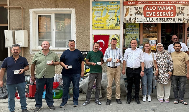Yem-Pet Market sahibi Naim Uslu'dan aşure etkinliği