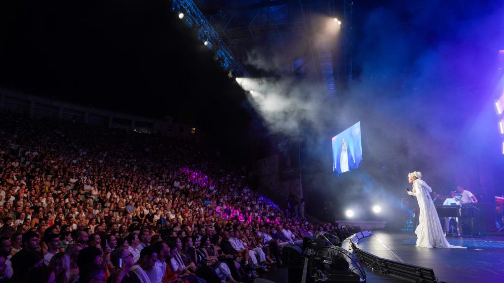 79 yaşındaki Ajda Pekkan’dan Harbiye’de 3 saatlik performans