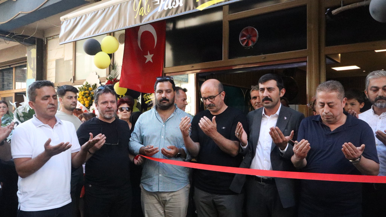 Yalı Fast Food törenle açıldı
