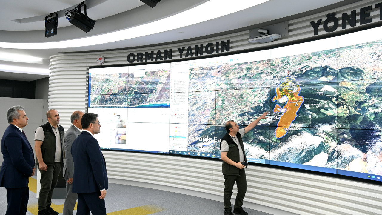 Bakan Yumaklı açıkladı; Çanakkale'de yangınla mücadele sürüyor